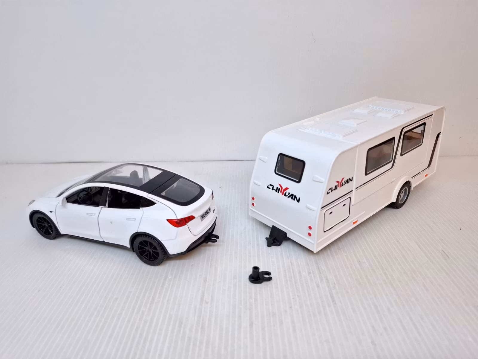 Modellbil + Husvagn (Skala 1:32) Diecast