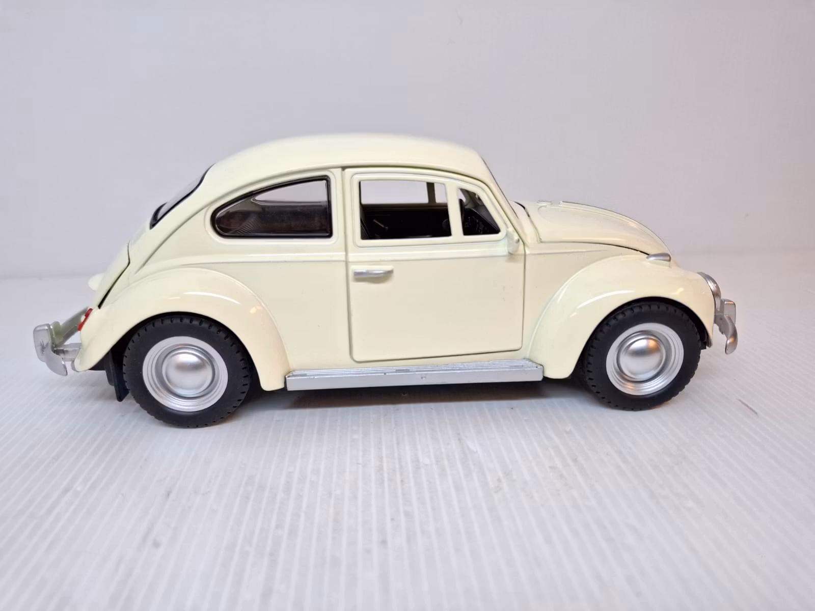 Modellbil Volkswagen Beetle (VW) - Skala 1:18