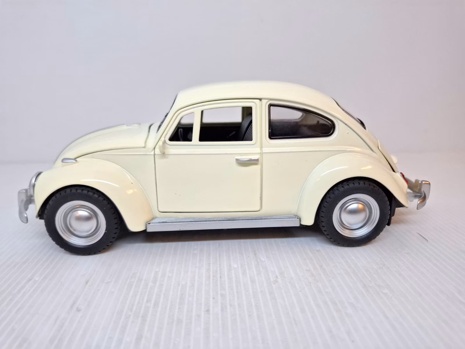 Modellbil Volkswagen Beetle (VW) - Skala 1:18