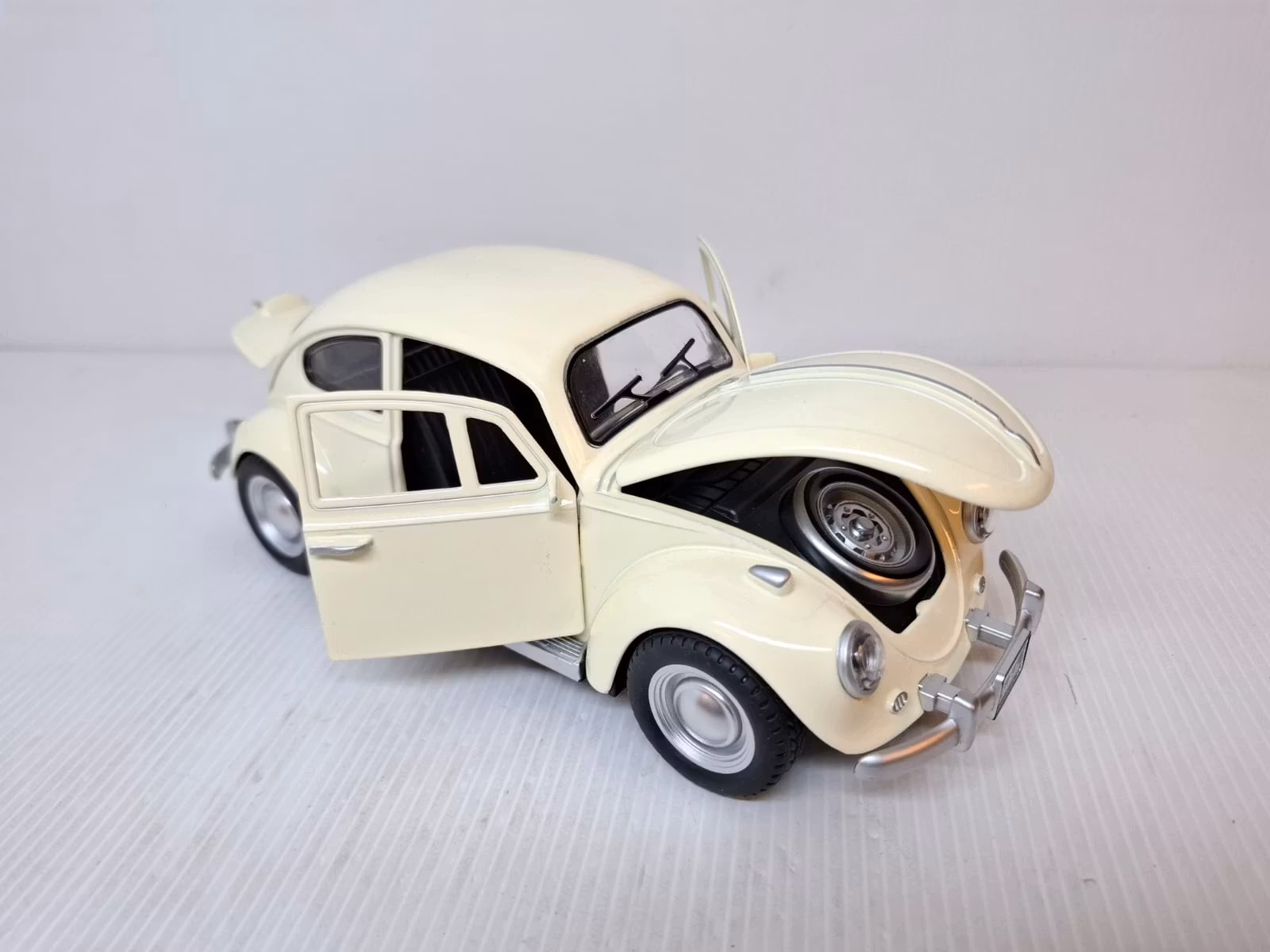 Modellbil Volkswagen Beetle (VW) - Skala 1:18