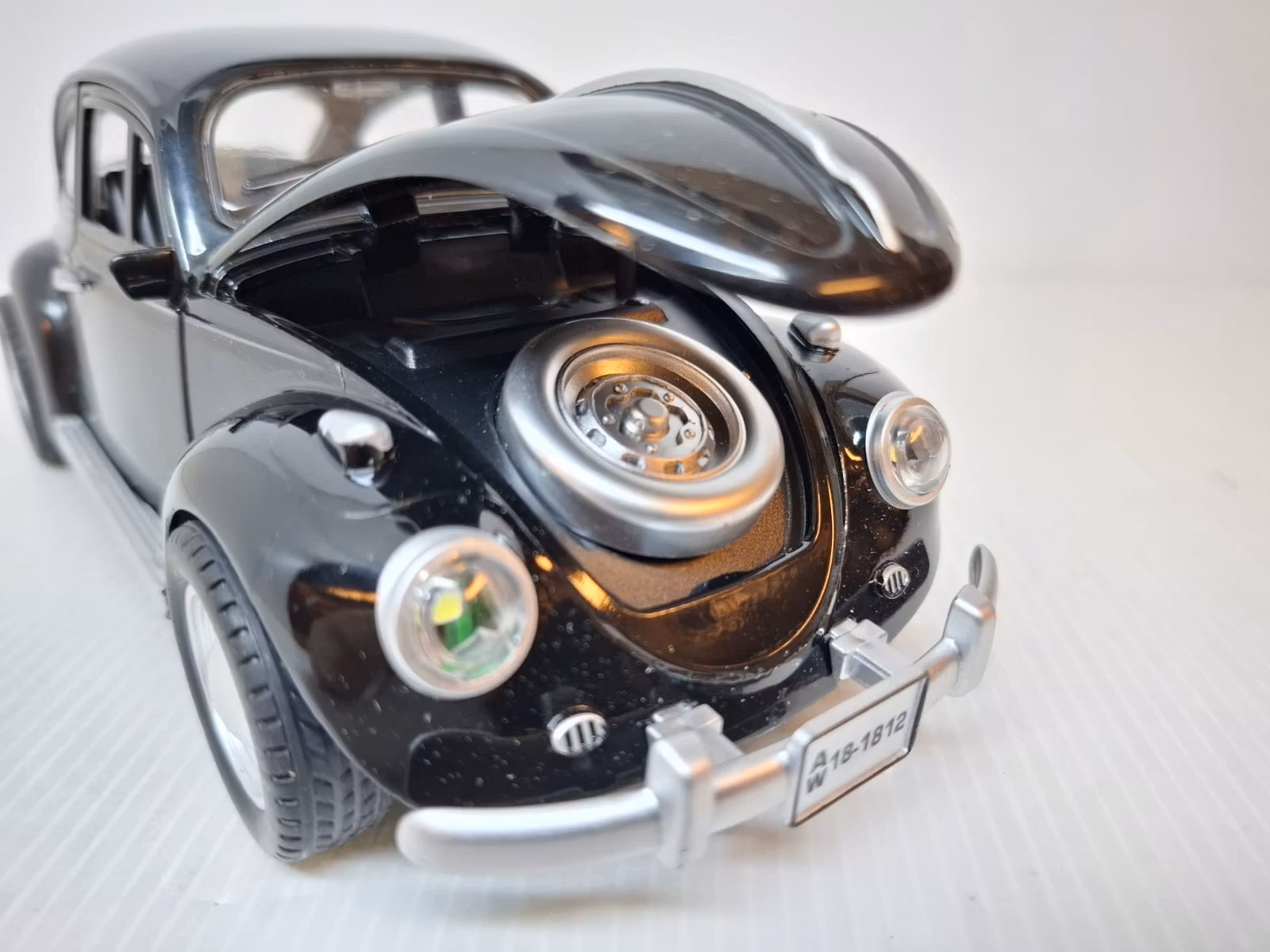 Modellbil Volkswagen Beetle (VW) - Skala 1:18
