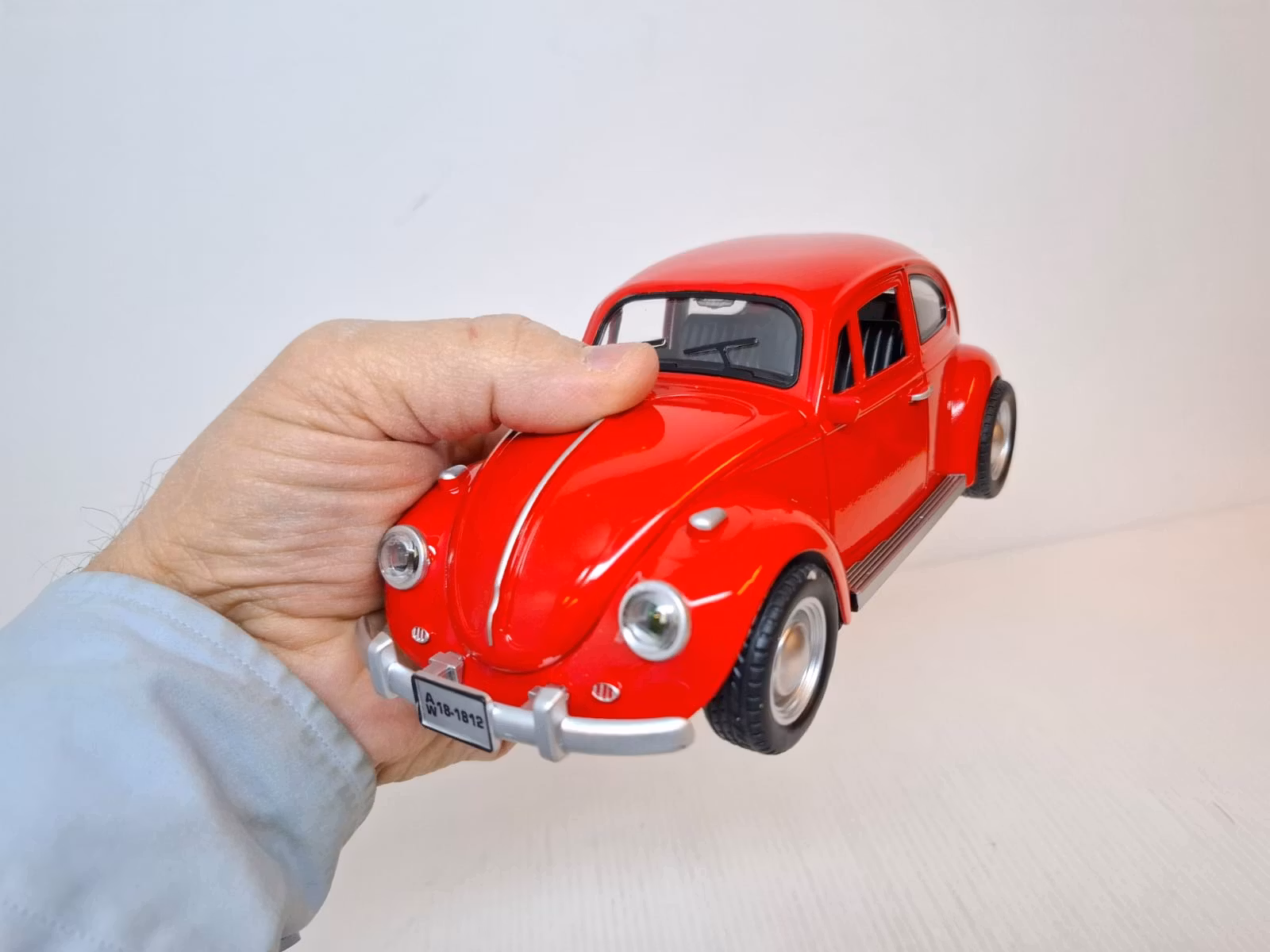 Modellbil Volkswagen Beetle (VW) - Skala 1:18