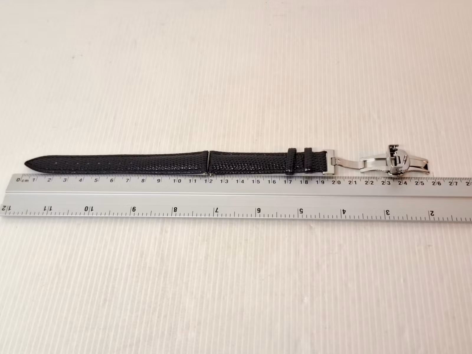 Armband SVART "METALL ORM" (18 mm)