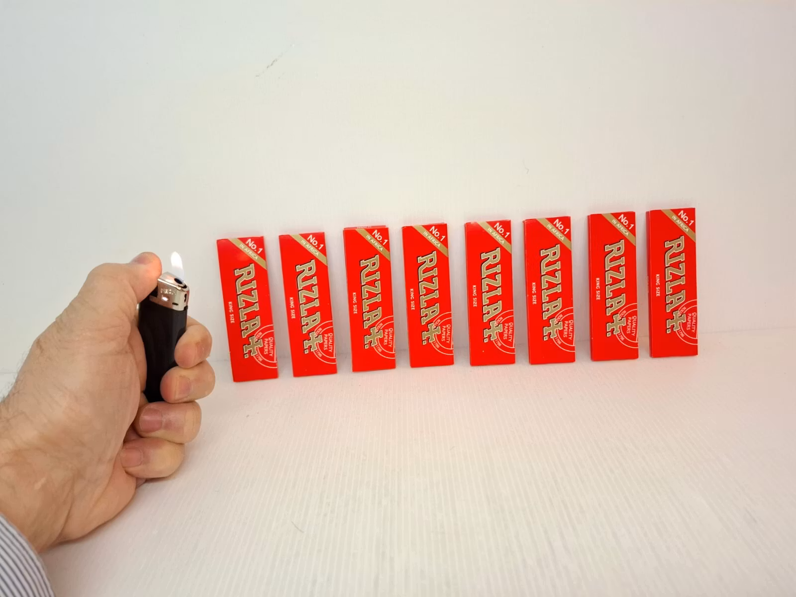 Rizla Röd Kingsize Slim rullpapper (8 förpackningar)