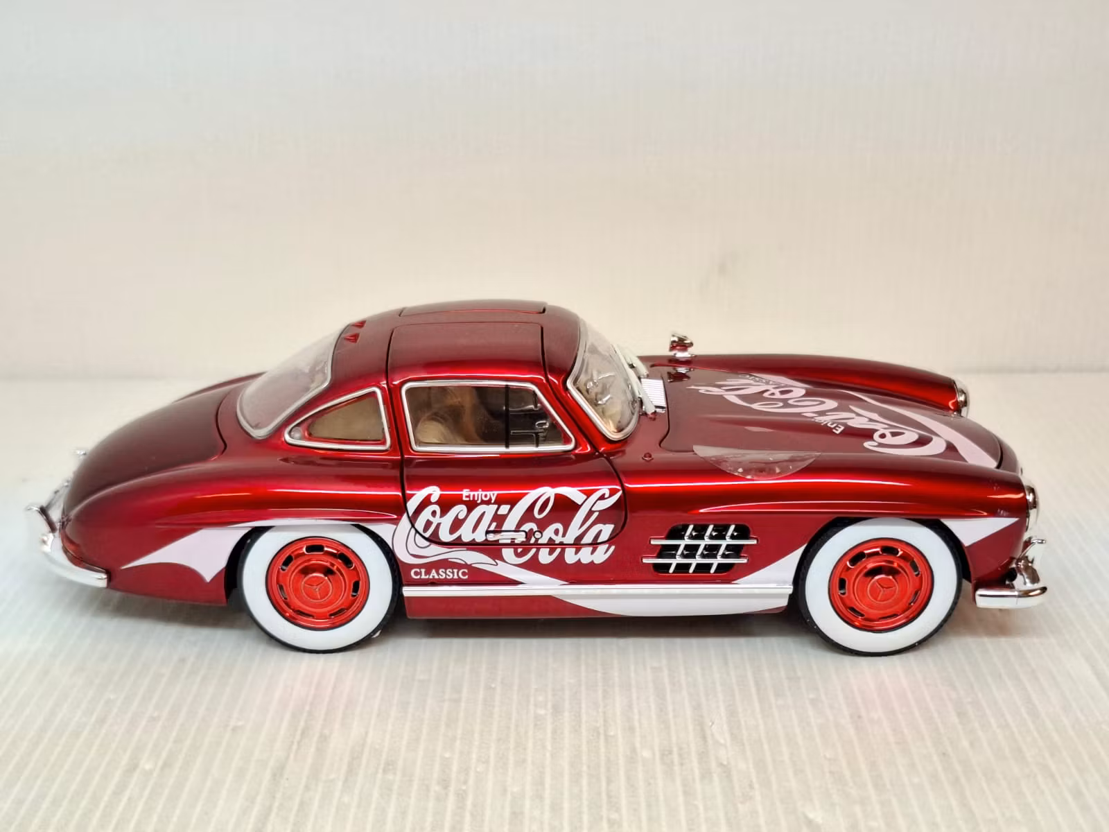 Modellbil Coca-Cola Mercedes-Benz 300 SL - Skala 1:24
