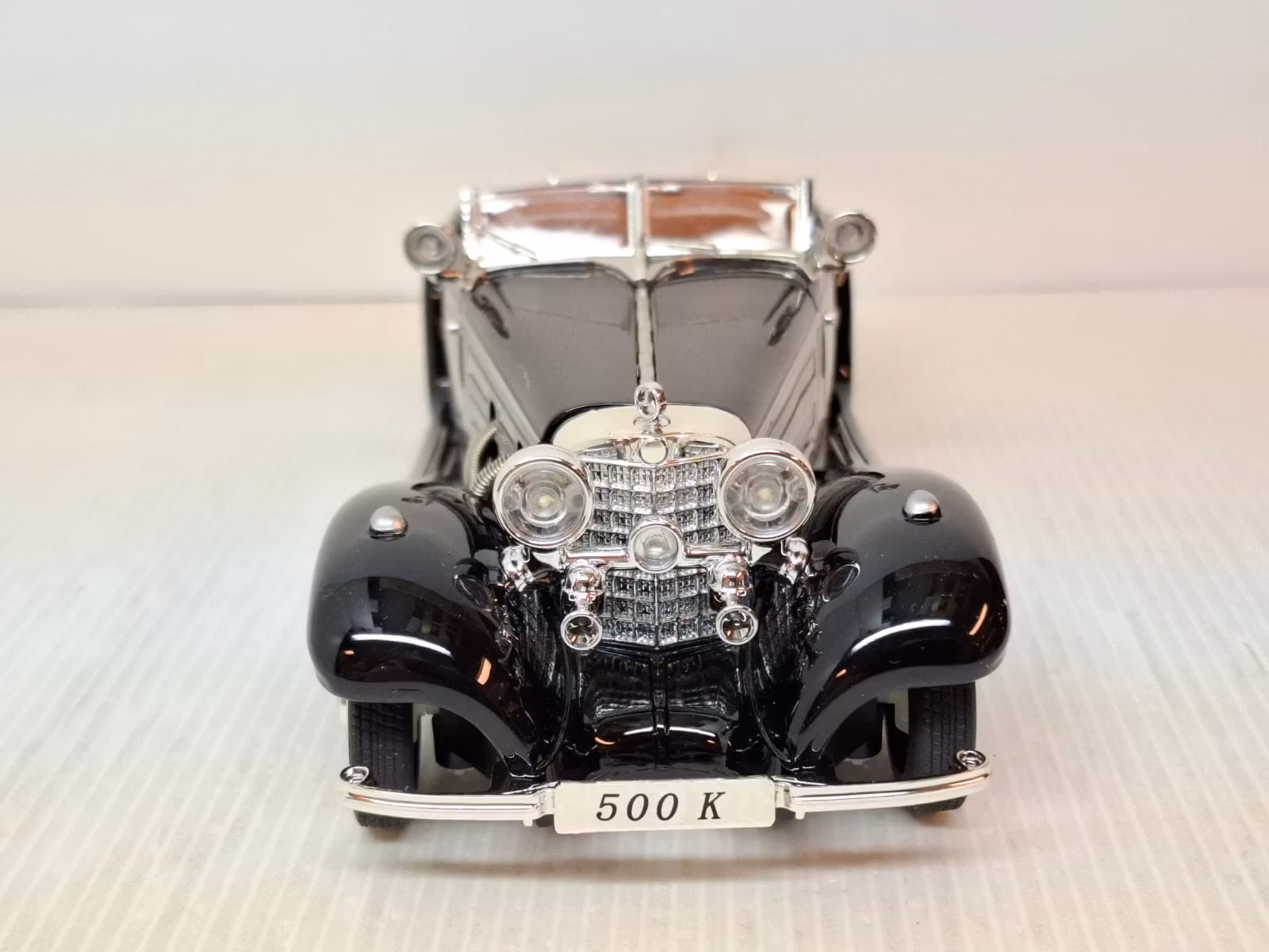 Modellbil Mercedes-Benz 500K Roadster 1936 - Skala 1:24