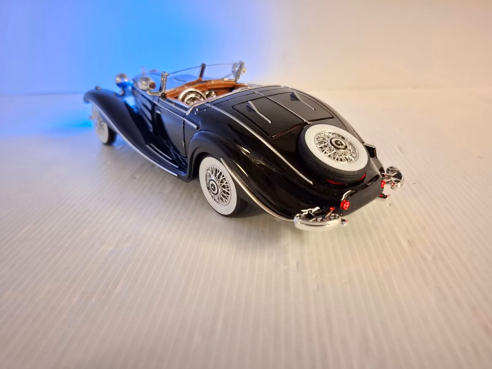 Modellbil Mercedes-Benz 500K Roadster 1936 - Skala 1:24