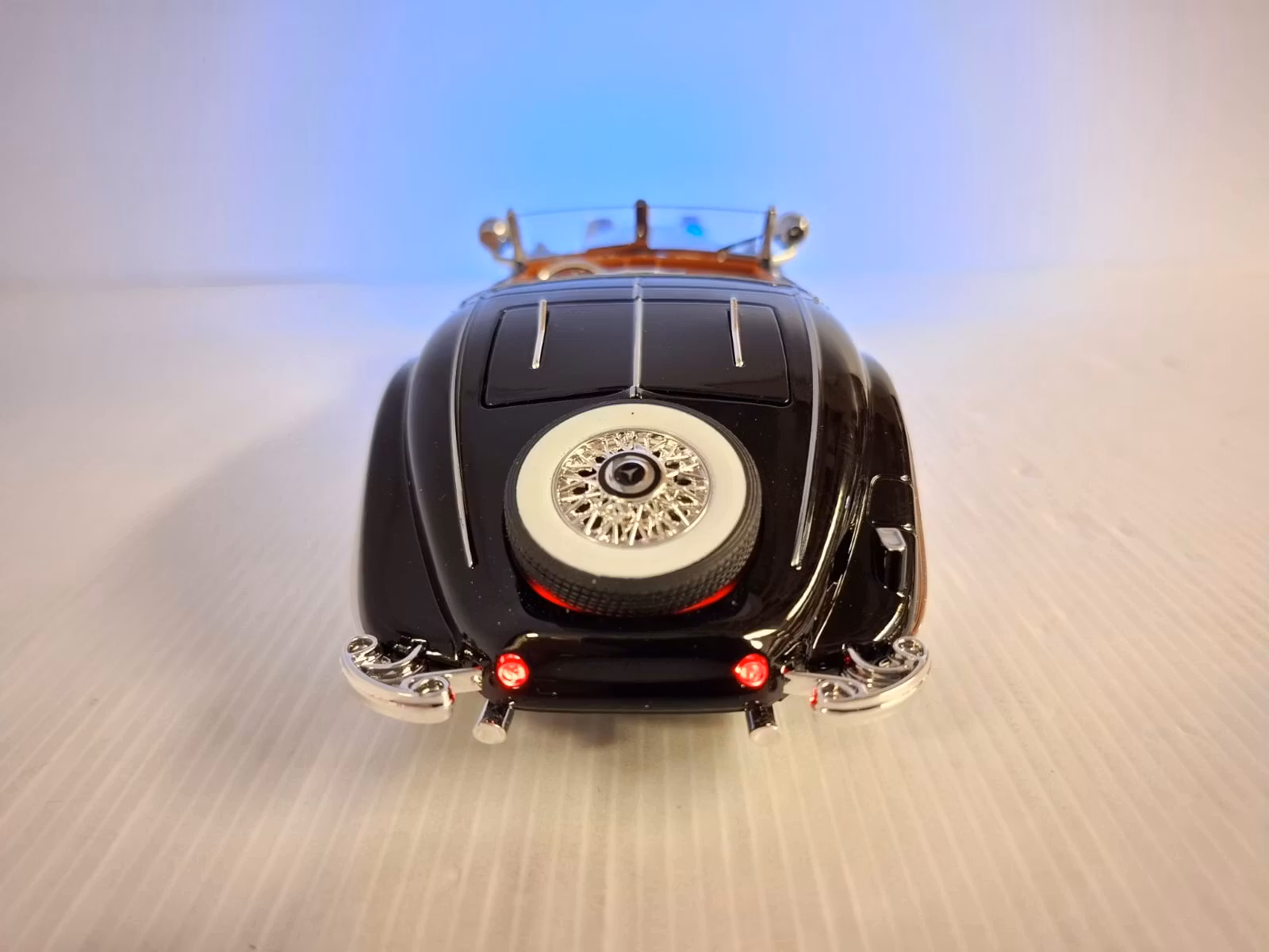 Modellbil Mercedes-Benz 500K Roadster 1936 - Skala 1:24