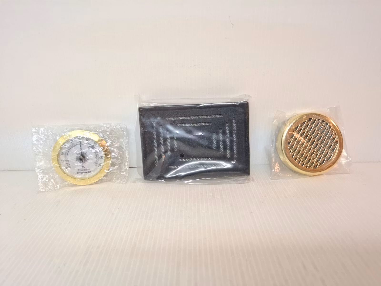 Humidortillbehör 3 delar: Hygrometer + Fuktare (2 st)