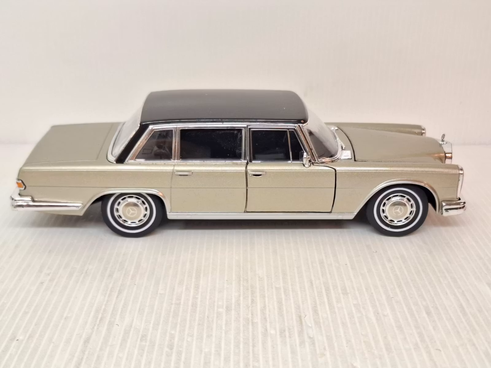 Modellbil Mercedes-Benz 600 1963 - Skala 1:24