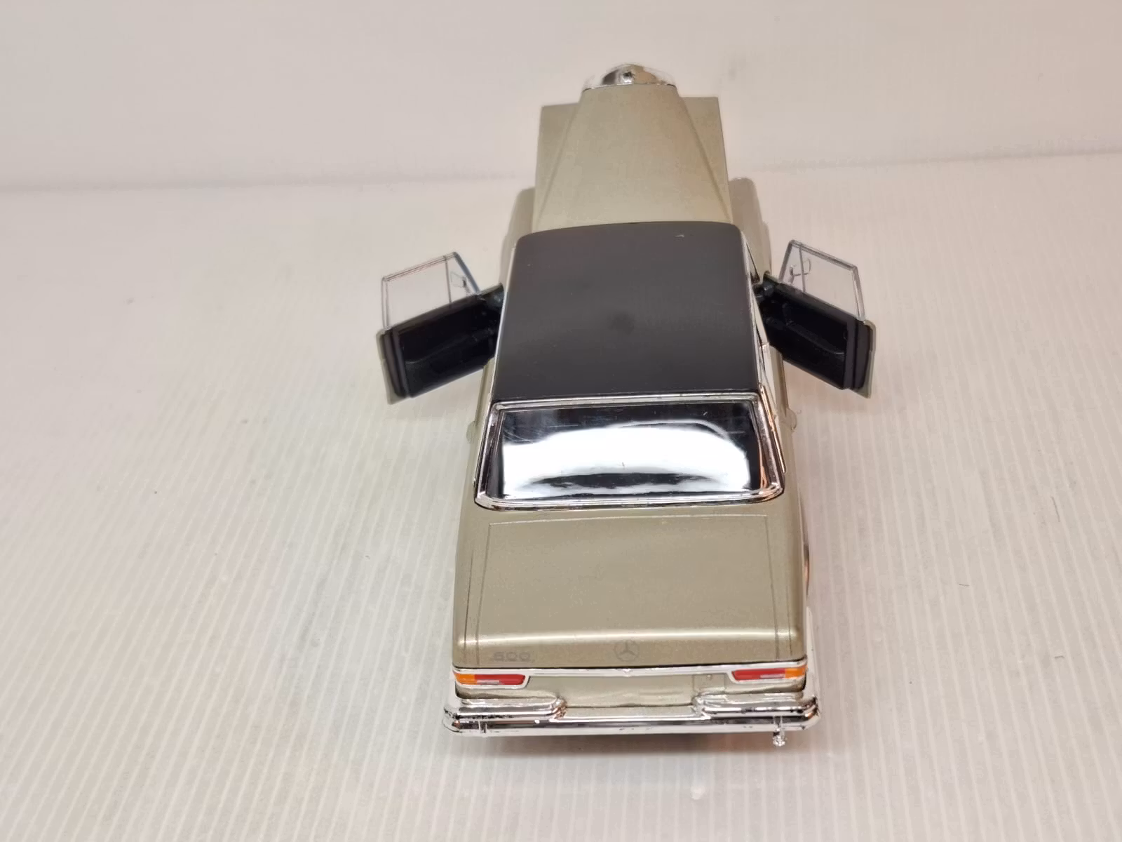 Modellbil Mercedes-Benz 600 1963 - Skala 1:24