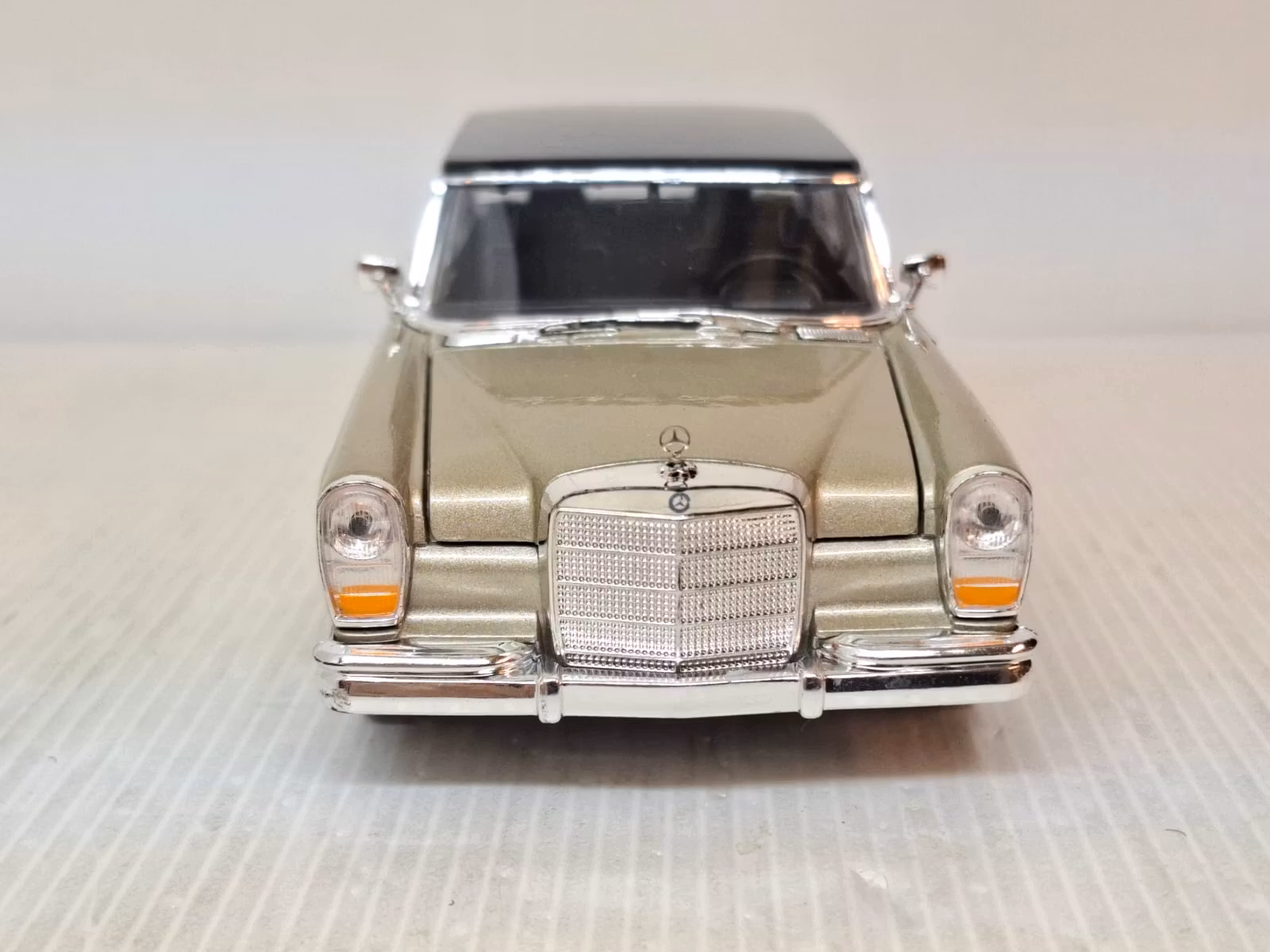 Modellbil Mercedes-Benz 600 1963 - Skala 1:24