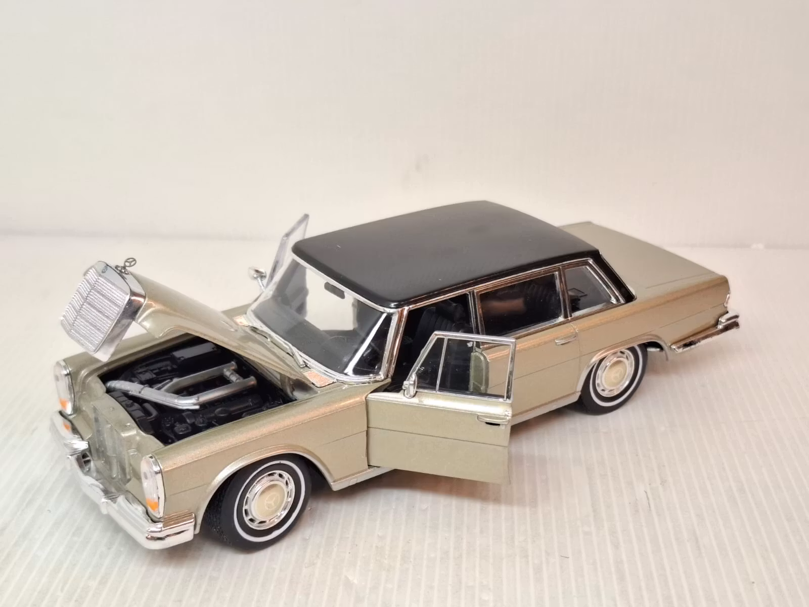 Modellbil Mercedes-Benz 600 1963 - Skala 1:24