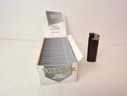 DISPLAY: Rizla Silver Mini Dubbel (cigarettpapper)