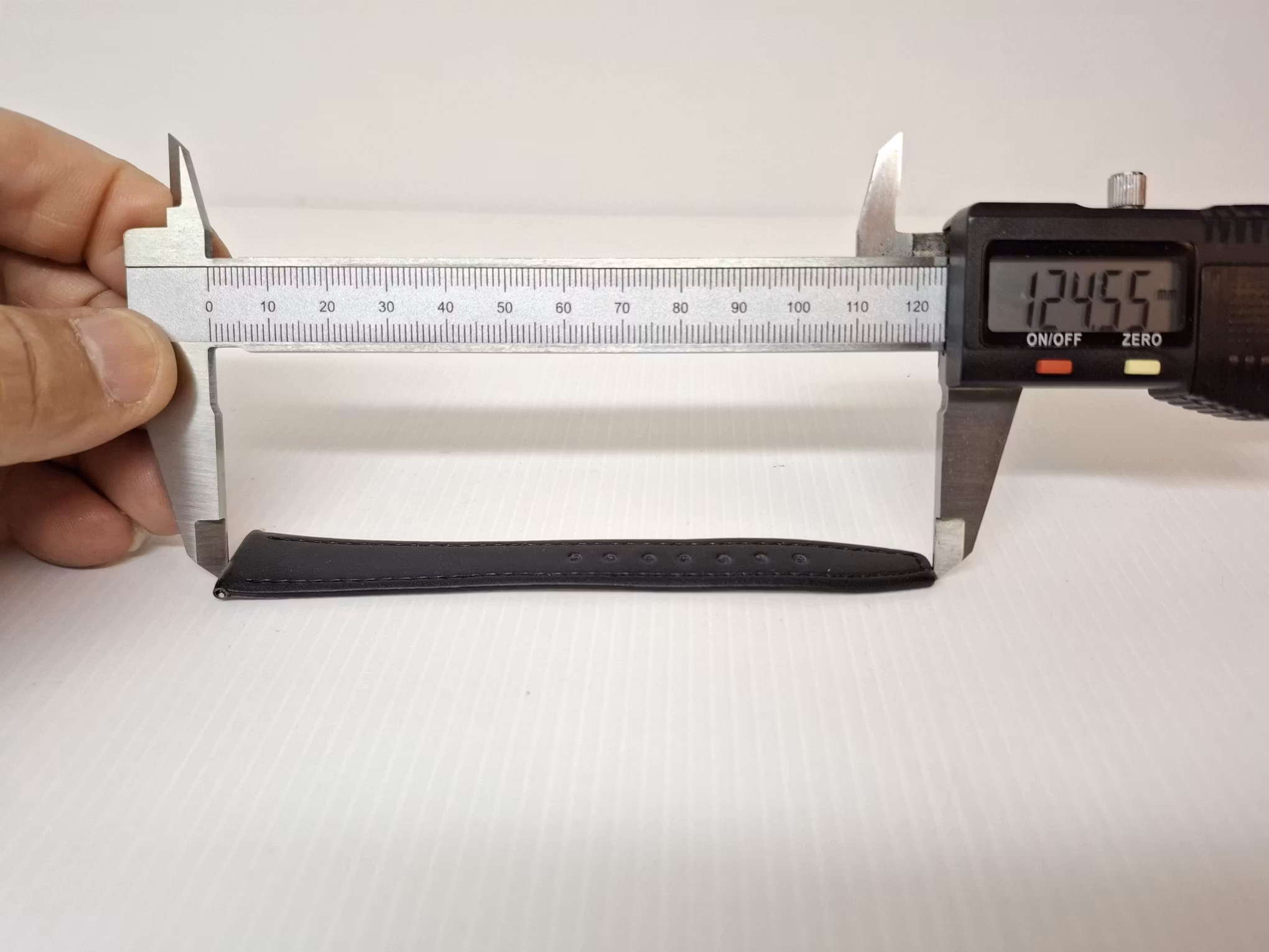Armband SVART SLIM (18 mm)