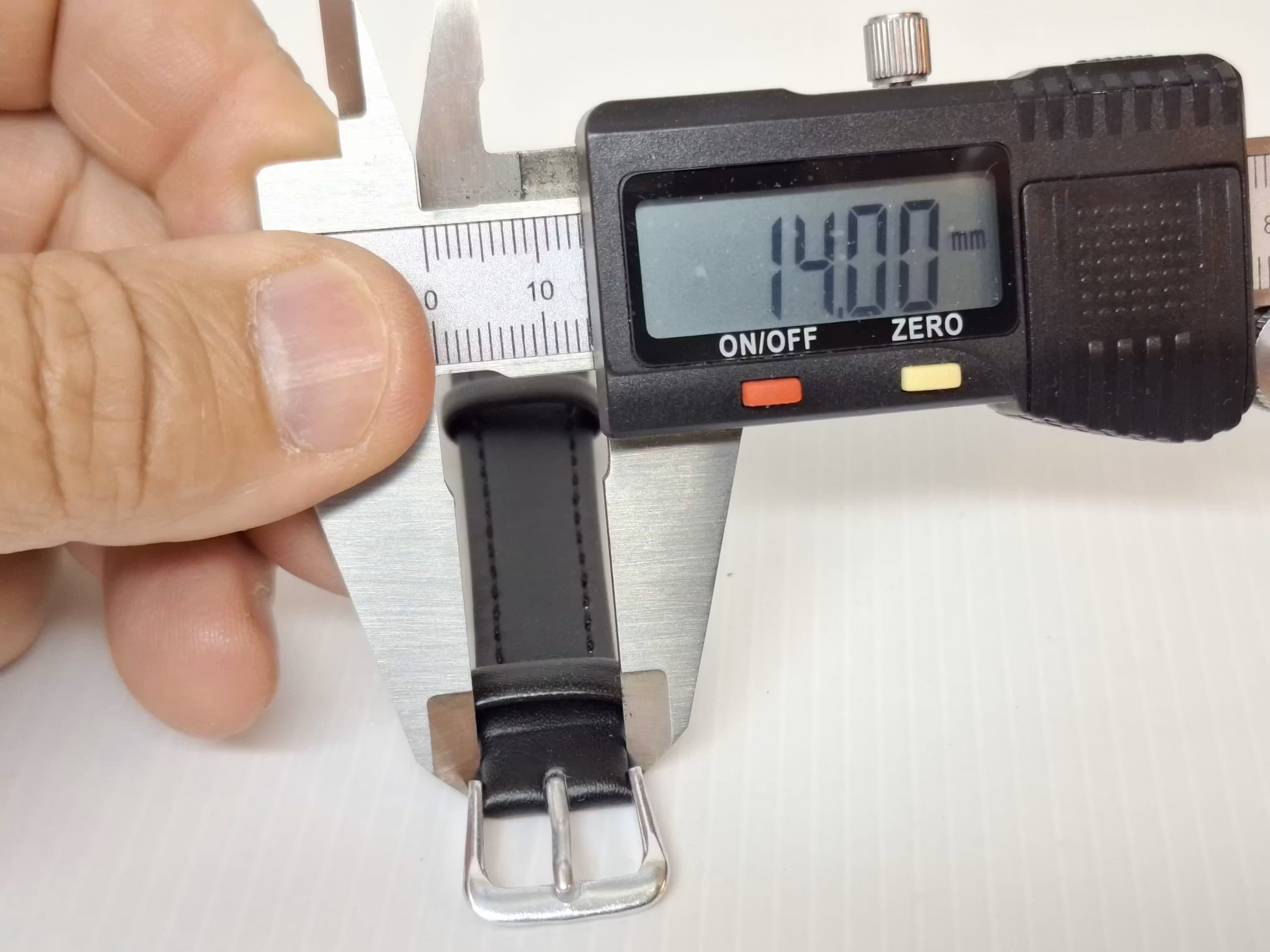 Armband SVART SLIM (18 mm)