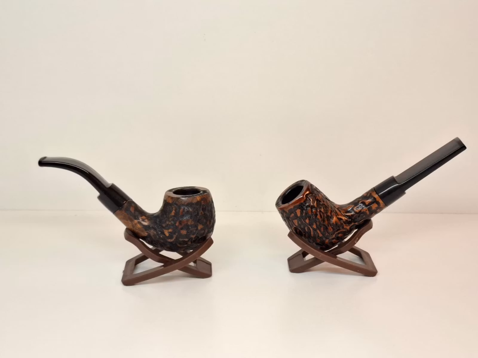 2 stycken Angelo pipor (rak + böjd) + Pipställ