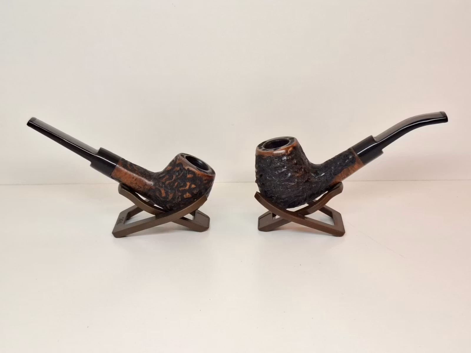 2 stycken Angelo pipor (rak + halvböjd) + Pipställ