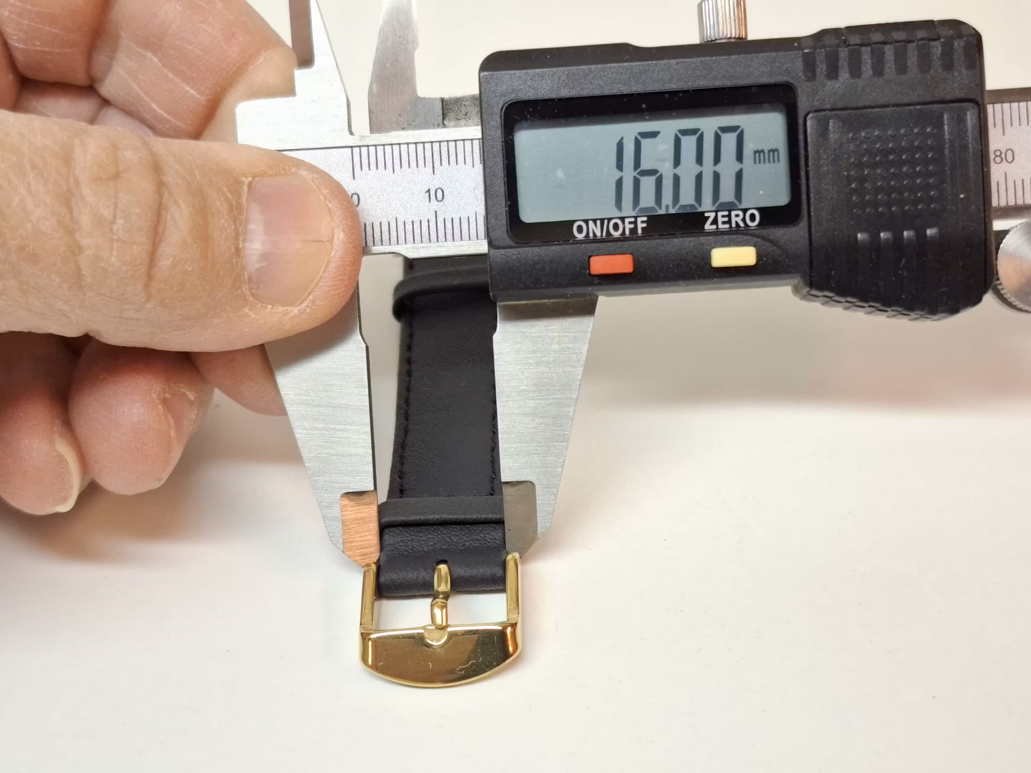 Armband (KALVSKINN) - SVART (18mm)