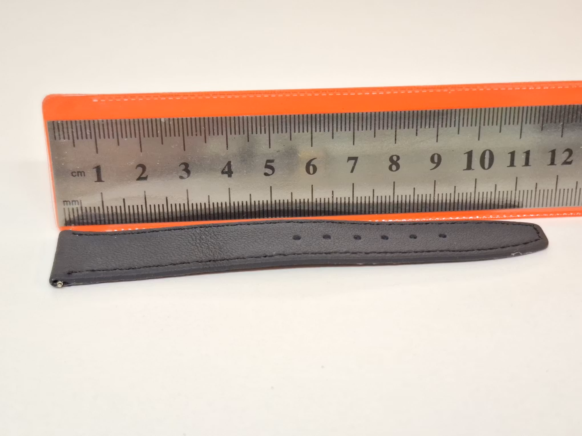 Armband (KALVSKINN) - SVART (18mm)