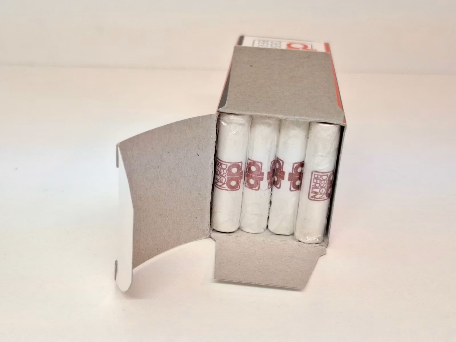 Display: 6 stycken SZABO pipor + tillbehör