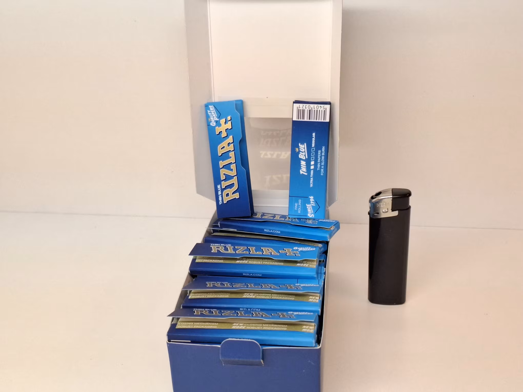 DISPLAY: Rizla Ljusblå Mini (50 st)