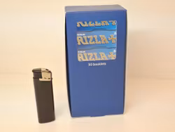 DISPLAY: Rizla Ljusblå Mini (50 st)