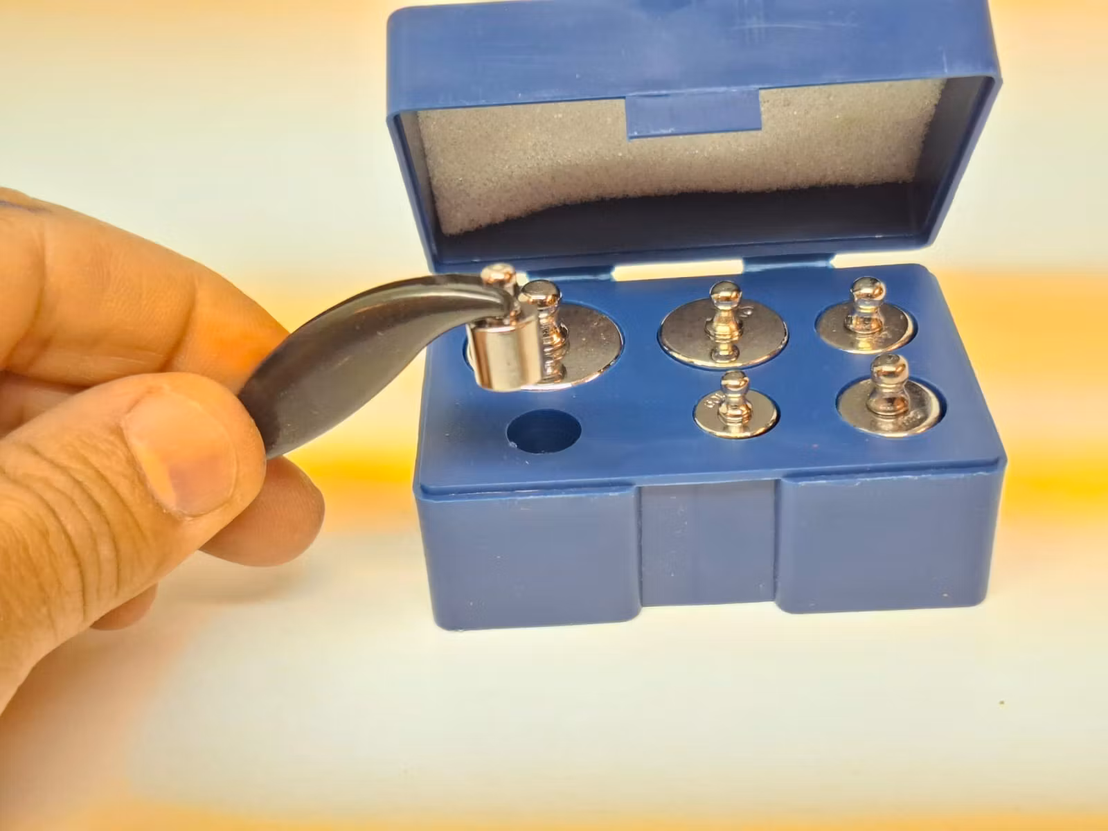 Set med 6 vikter (från 5 - 100 gram)