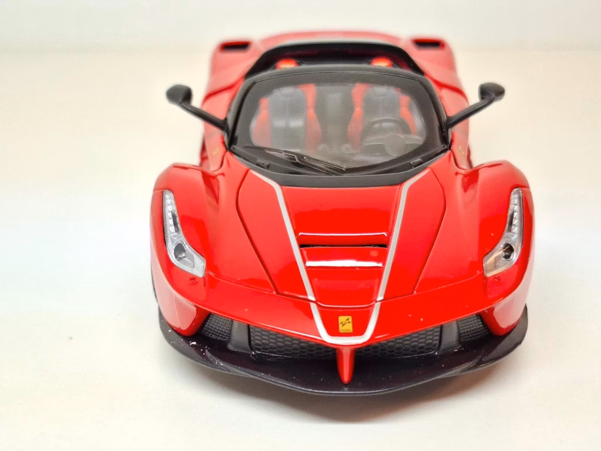 Modellbil Sportbil Aperta (Diecast) - Skala 1:22