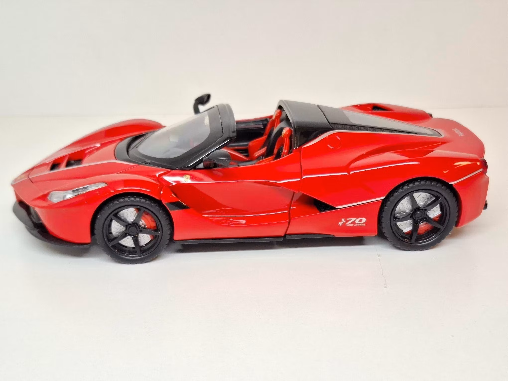 Modellbil Sportbil Aperta (Diecast) - Skala 1:22