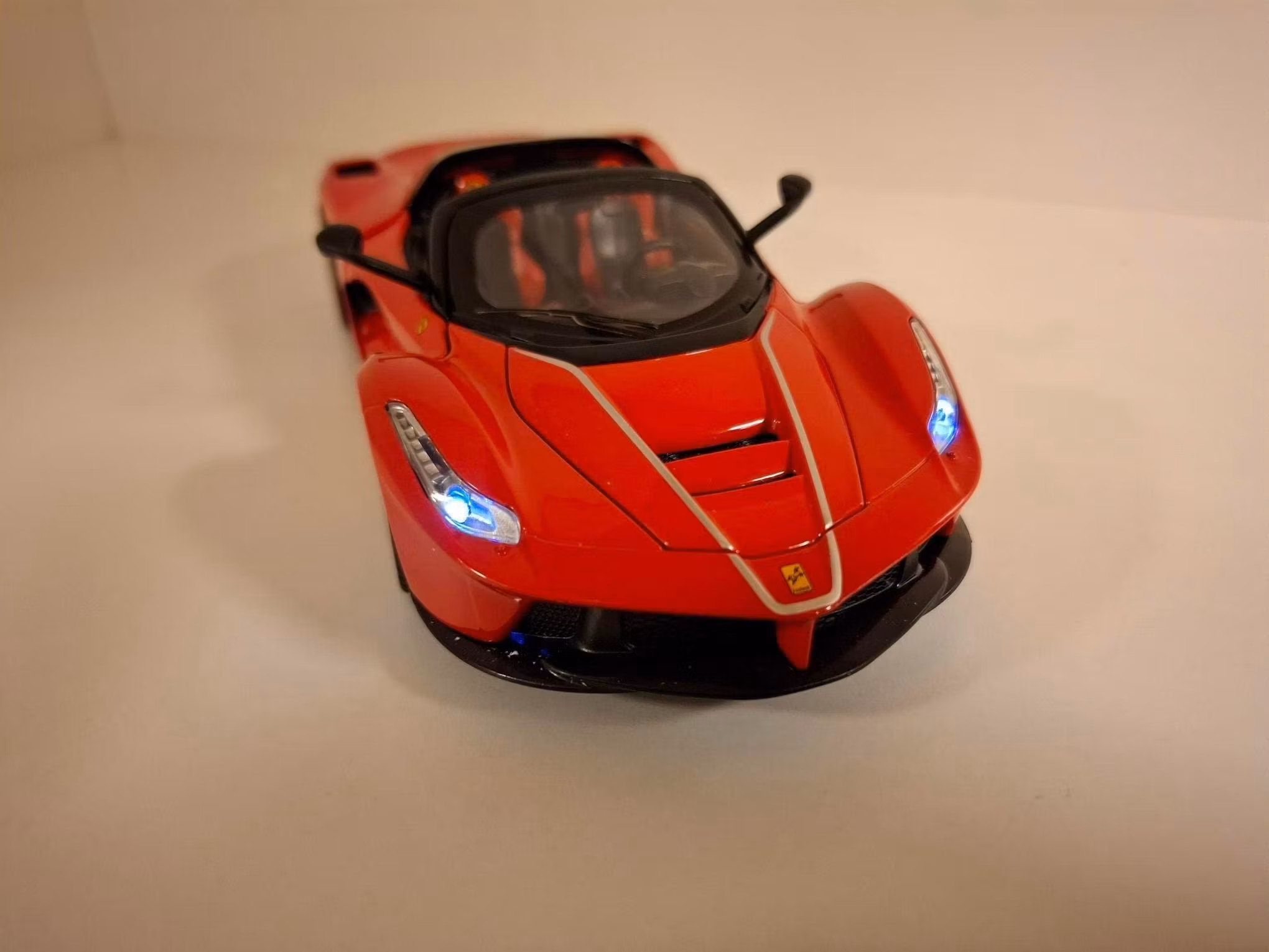 Modellbil Sportbil Aperta (Diecast) - Skala 1:22