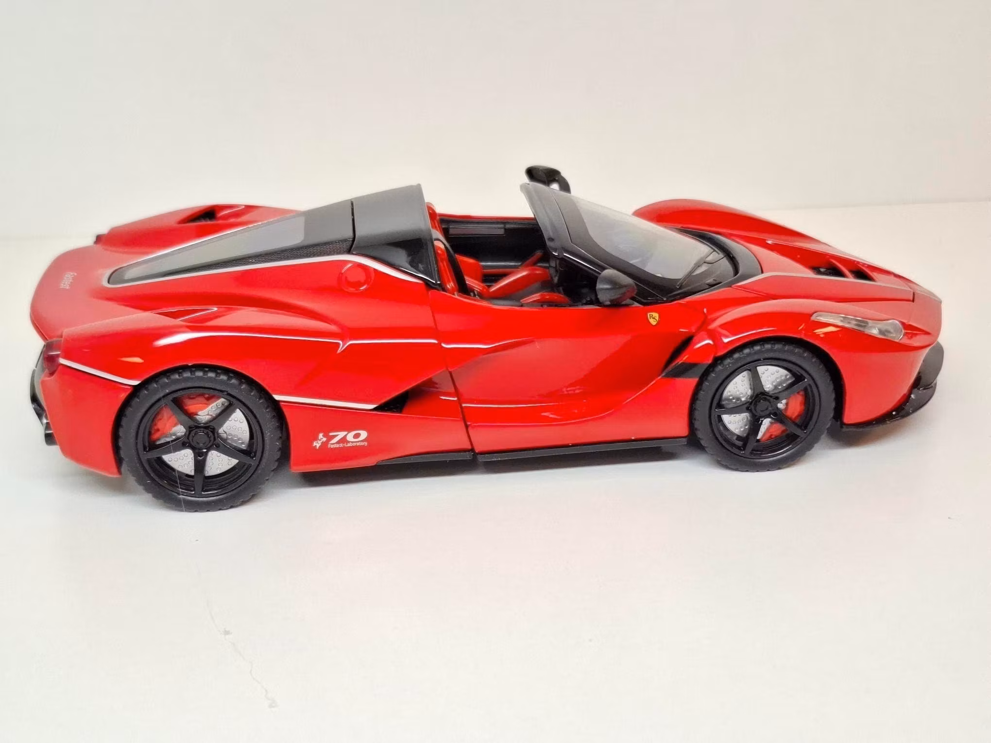 Modellbil Sportbil Aperta (Diecast) - Skala 1:22
