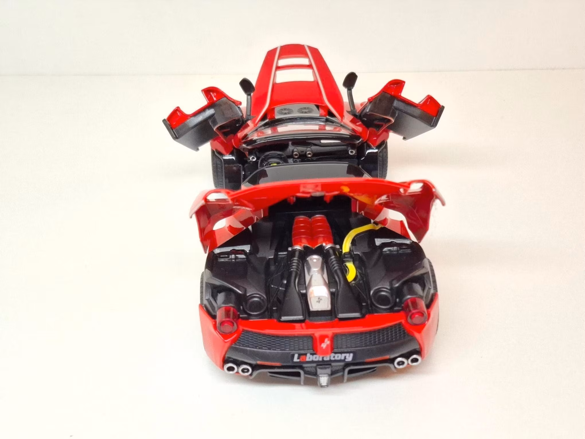 Modellbil Sportbil Aperta (Diecast) - Skala 1:22