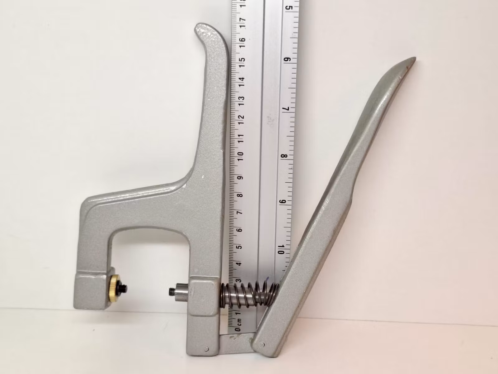 Boettpress (Handpress) + Pressplattor (11st) Klockverktyg / Urmakeriset