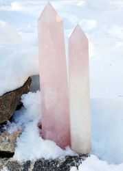 Rosen kvarts obelisk 1 kg
