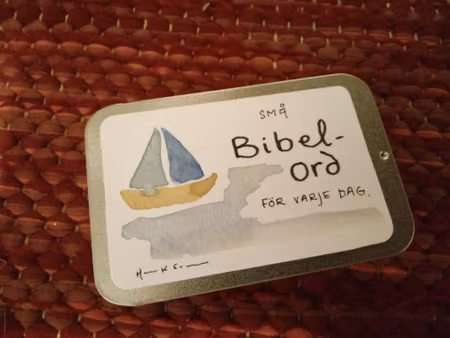 Söt plåtask med bibelord (båt)