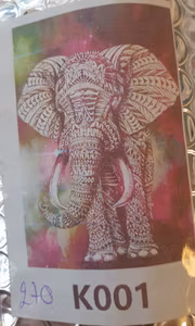 Elefant med plakat oppheng
