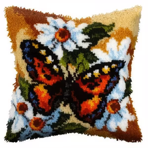 Knytepute neslesommerfugl  ferdig montert bunn med bakstykke 43x43 cm