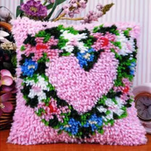 Knytepute rosa og blomsterhjerte, med bakstykke