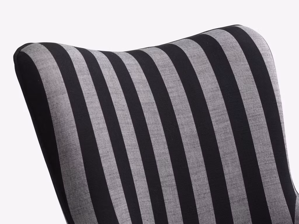 SIMESTED Fåtölj – Randig Svart/Beige i Tyg – Elegant och Bekväm