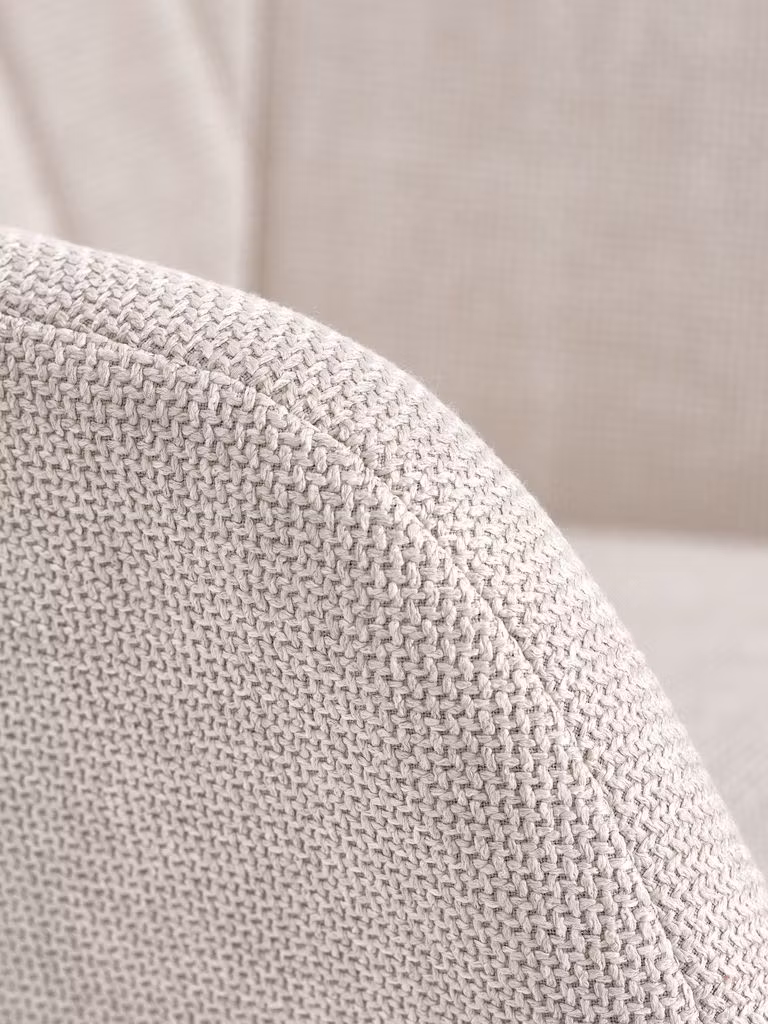 Fåtölj UDSBJERG – Elegant Beige Tyg med Ekben för Komfort och Stil!