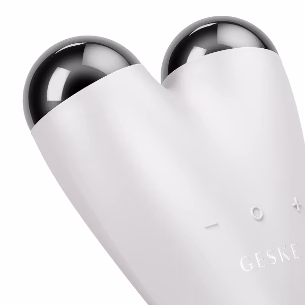 Uppstramande ansiktsbehandling Geske SmartAppGuided 6 i 1