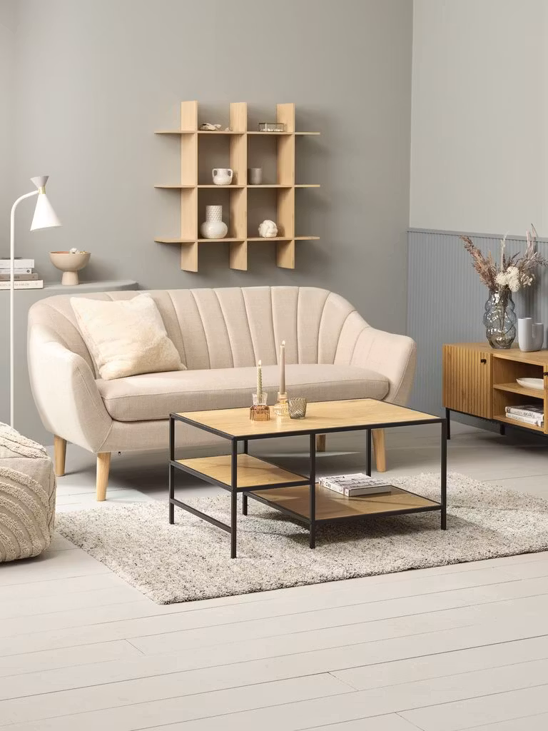 Soffbord TRAPPEDAL 90x60 cm – Ekfärgat med Svarta Detaljer och 2 Hyllor