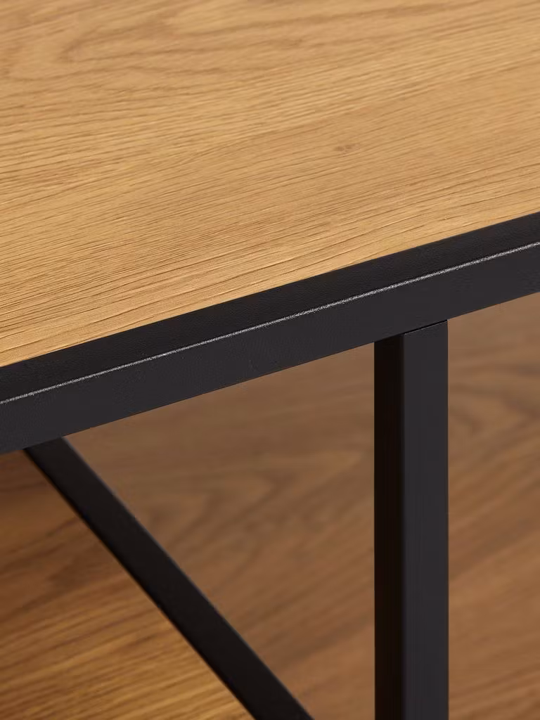 Soffbord TRAPPEDAL 90x60 cm – Ekfärgat med Svarta Detaljer och 2 Hyllor