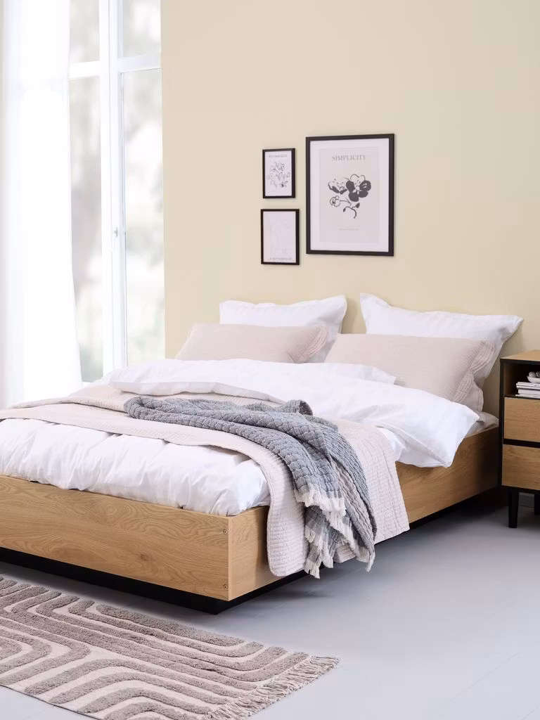 ELLINGE Sängram 180x200 cm med Förvaring – Elegant Ekfärgad Design & Smart Förvaringslösning