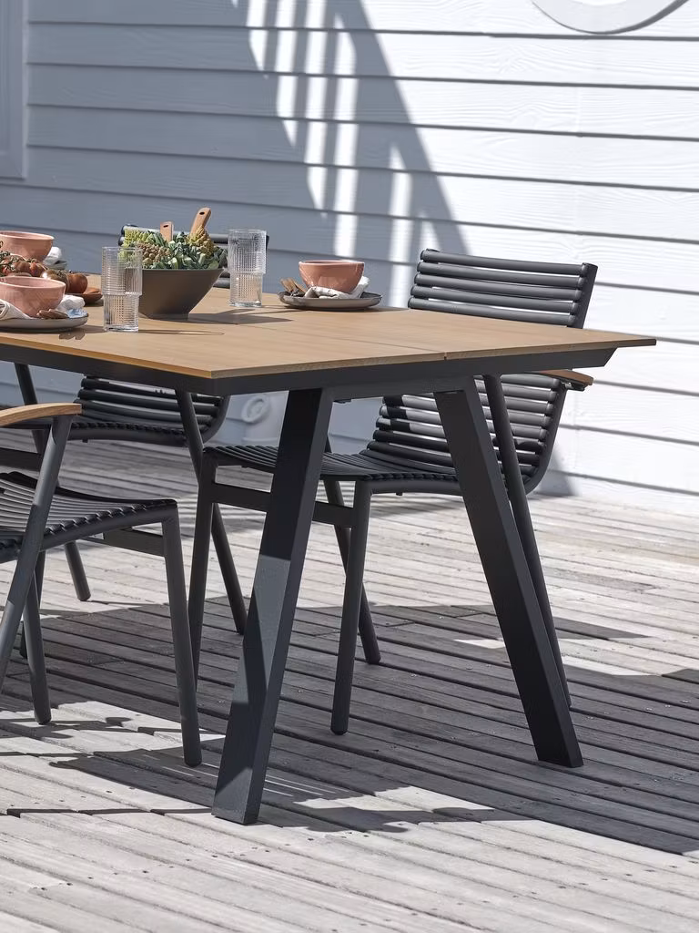 FAUSING Trädgårdsbord 100×220 cm – Naturfärgad elegans för stora sällskap