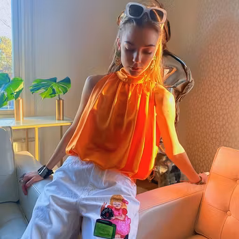 Girl with skeletons in her closet, white straight leg