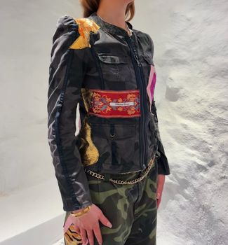 So fine, makes a blind man see her Jacket
