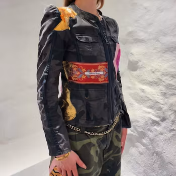 So fine, makes a blind man see her Jacket