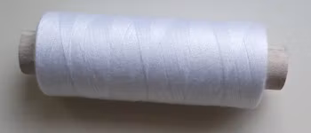 Sytråd,  500m, finns i fem färger